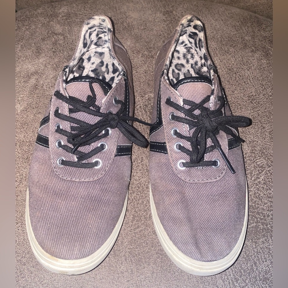Vans - Picture 3 of 8